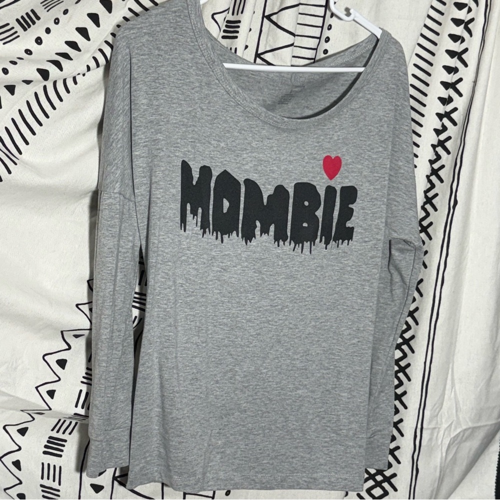 Mombie long sleeve T-shirt, perfect for a casual Halloween ￼